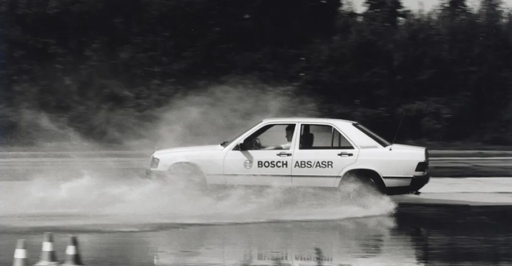 Антиблокировочной системе Bosch 40 лет
