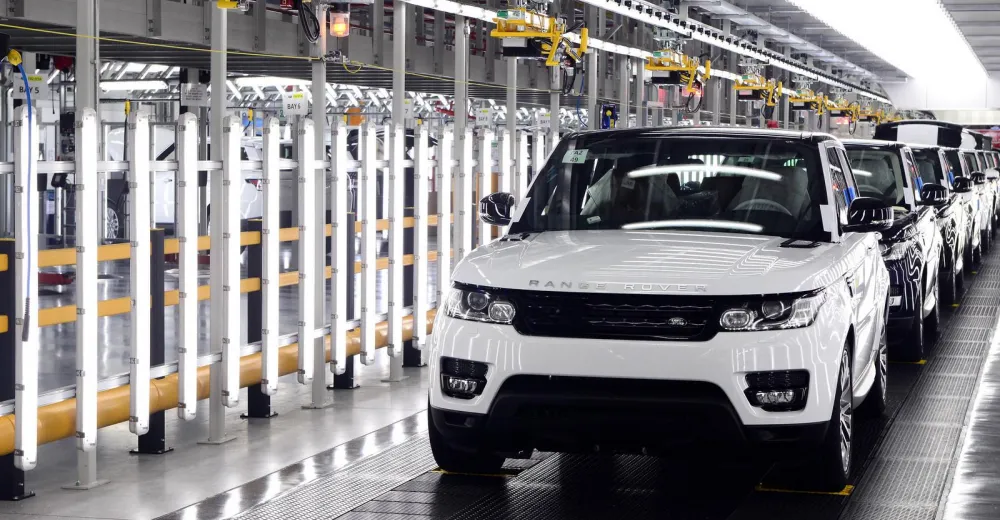 Заводы Jaguar Land Rover в Великобритании приостановили работу
