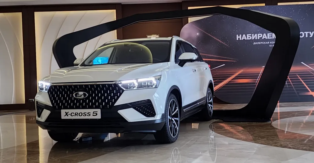 Стало известно, когда начнется выпуск нового кроссовера Lada X-Cross