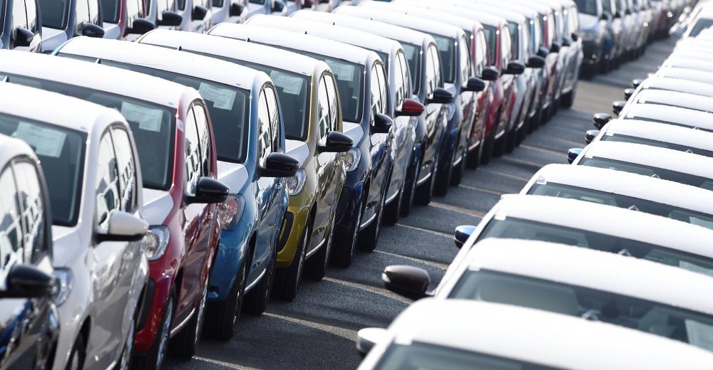 Покупатели потратили на легковые автомобили около 1,9 трлн рублей