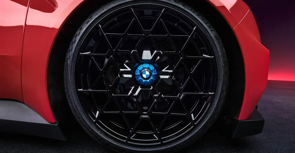 Колеса нового BMW M3 тормозят по отдельности