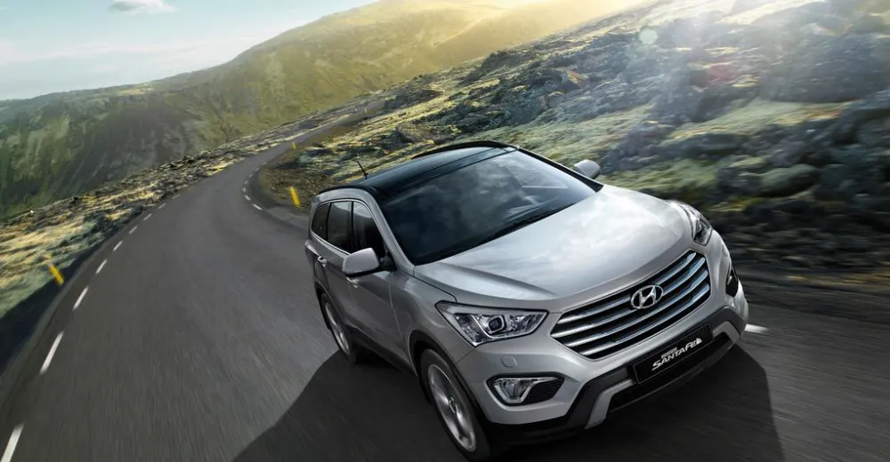 Hyundai Grand Santa Fe получил панорамную крышу Webasto