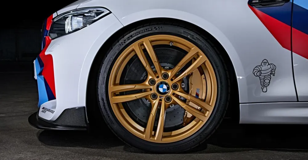 MICHELIN обует BMW M2 для гоночной серии MotoGP