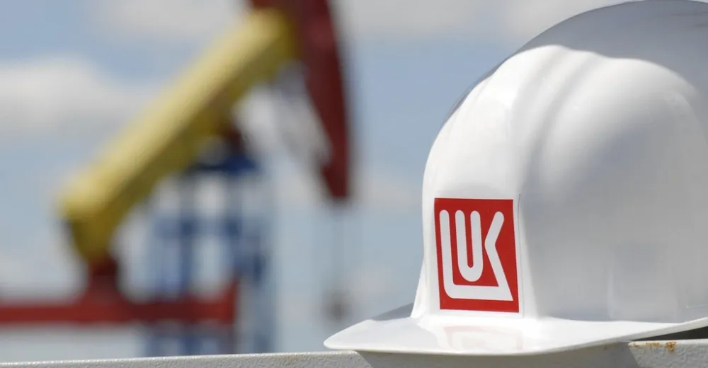 Лукойл начал поставки для Сургутнефтегаза