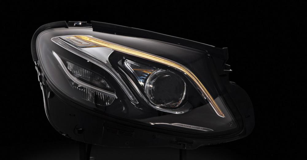 Daimler наградил HELLA