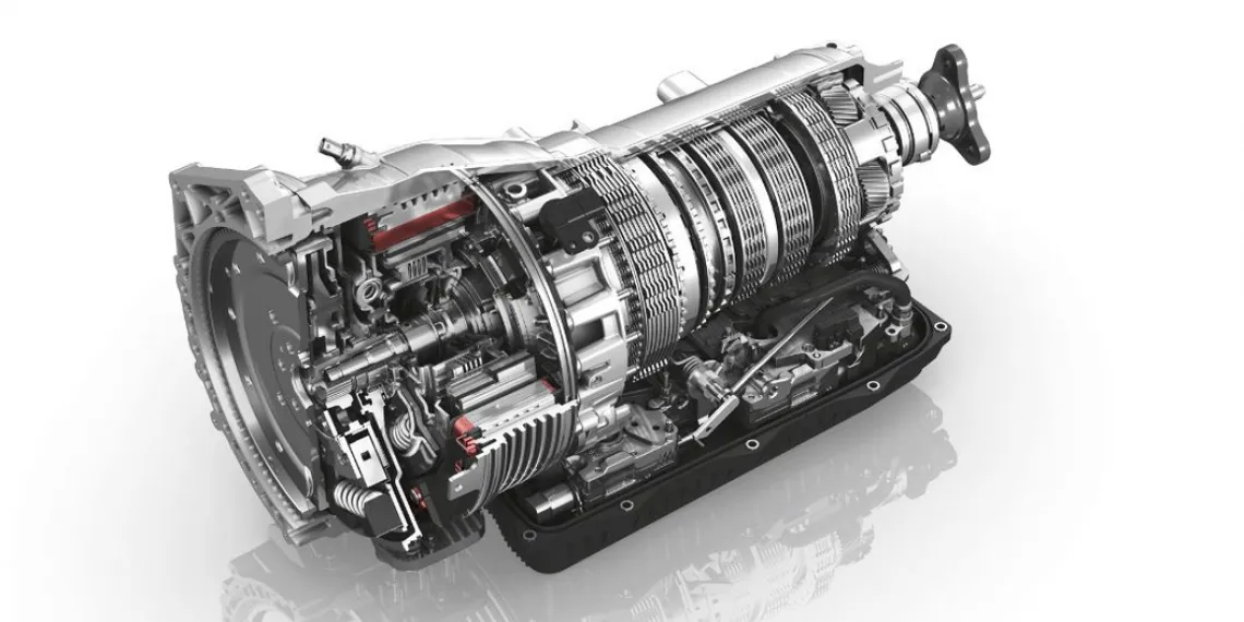 На чистой электротяге с гибридной трансмиссией ZF