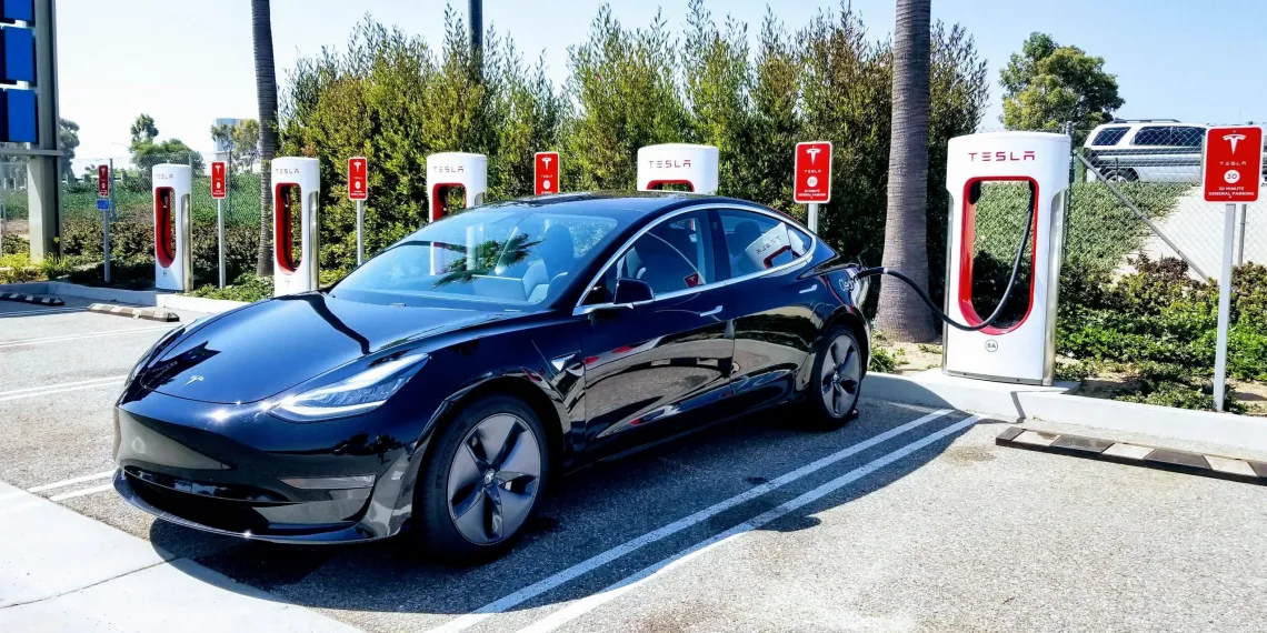 Электрокары Tesla проводят самоанализ и заказывают запчасти