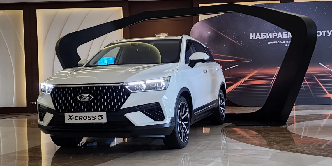 Стало известно, когда начнется выпуск нового кроссовера Lada X-Cross