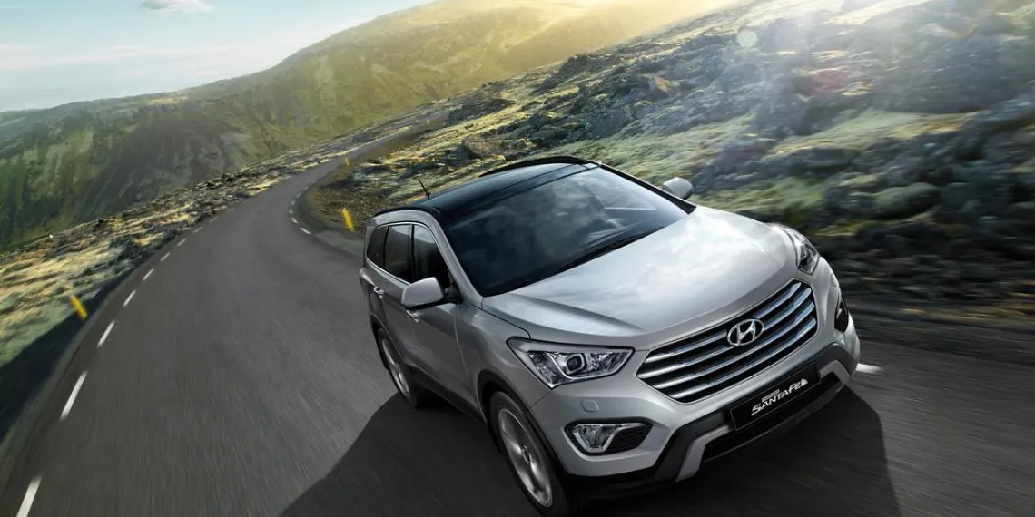 Hyundai Grand Santa Fe получил панорамную крышу Webasto