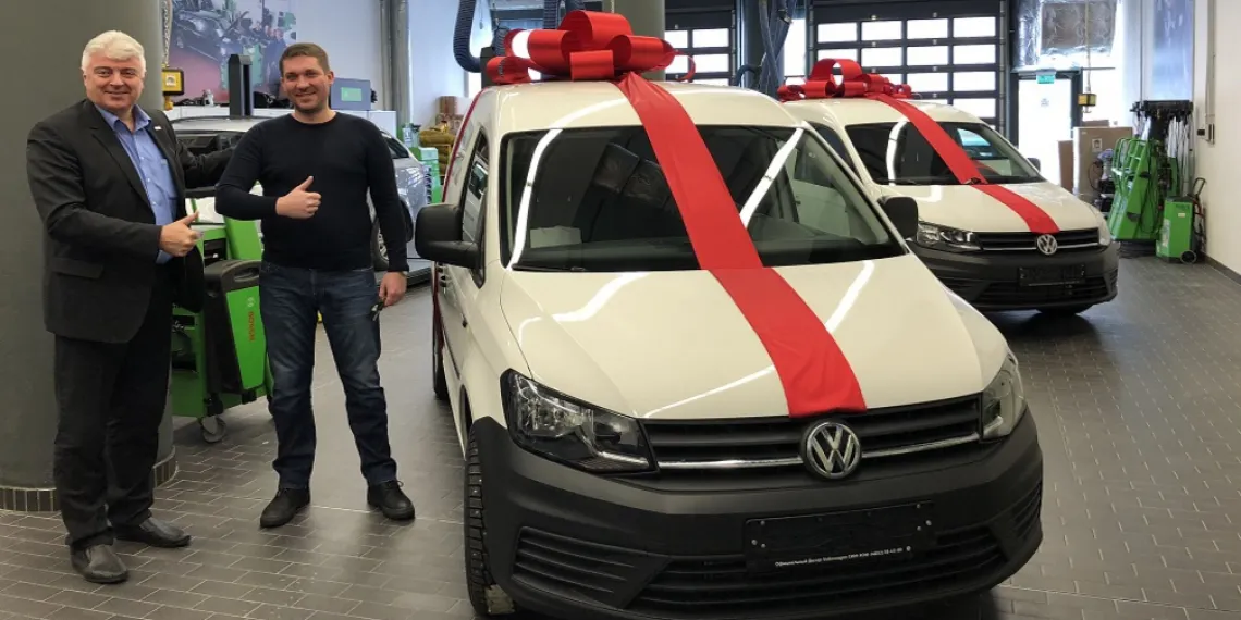 Победители акции программы eXtra получили автомобили