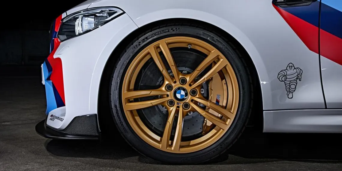 MICHELIN обует BMW M2 для гоночной серии MotoGP
